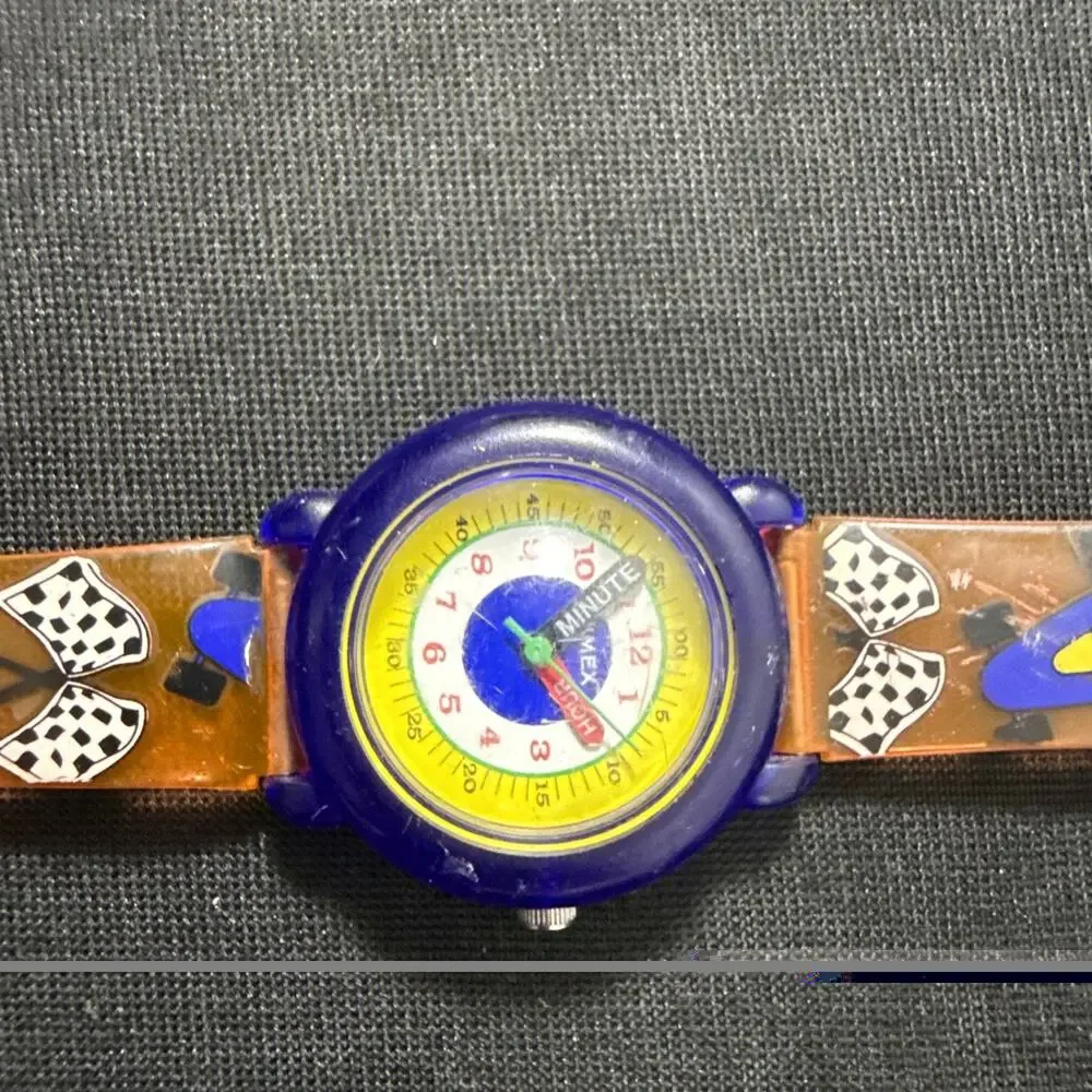 (A2) Bulk Lot Of 25 Watches Vintage And Modern Running On New Batteries!